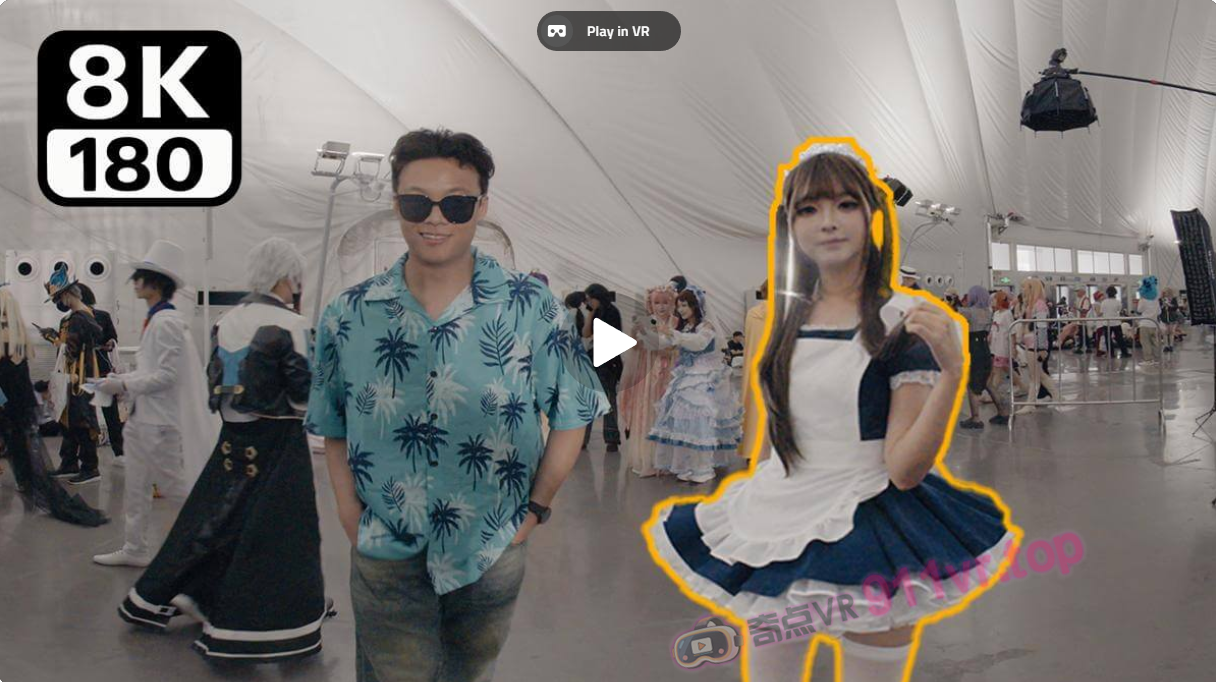 RanintosomeonecosplayingasTommyVercettifromGTAViceCityatthecomicconvention-奇点VR